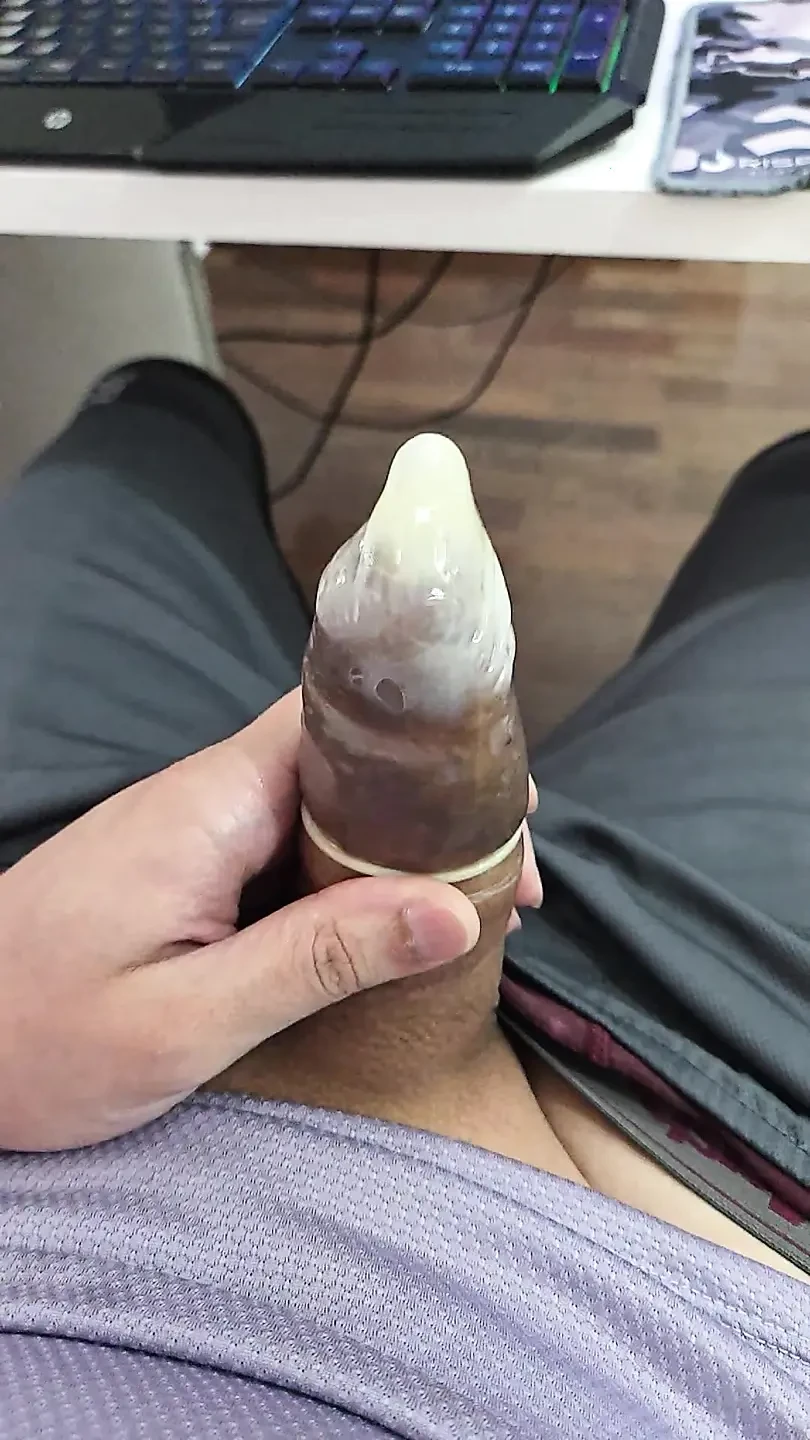 Spermle dolu prezervatif
