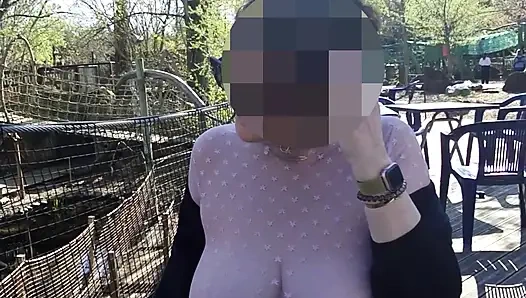 Небольшое кафе на террасе с прозрачным топом и мини-юбкой без стрингов