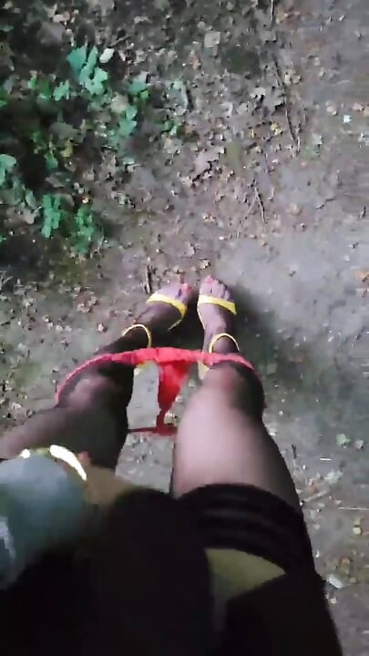 Balade Dans Les Bois Pour La Victoire Du Psg, Qui Se Termine a Sucer Un Voyeur 1jui25 Vanessabitchx