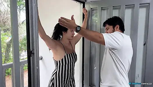 Komşu yarağımı götüne istiyor, çok ateşli ve sert seks istiyor!