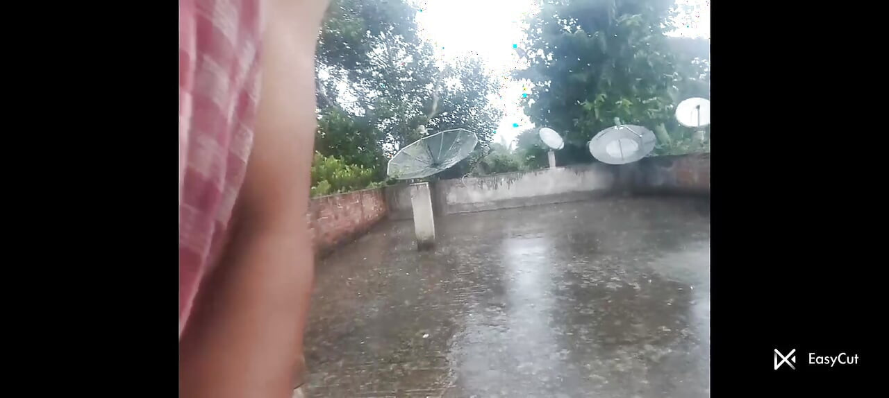 在雨中自慰, 淋浴