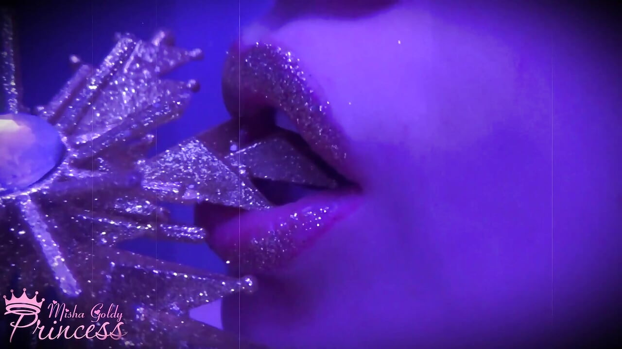 The most mesmerizing  golden lipstick