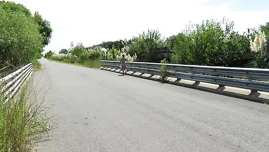 Patricia yol üzerindeki köprüde