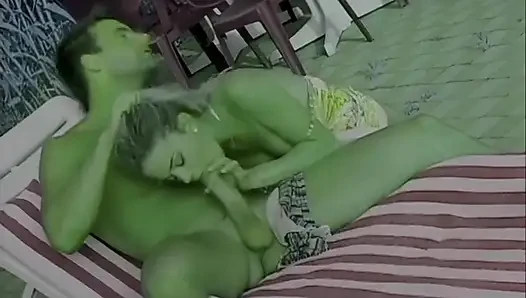 Cewek itu lagi asik masturbasi sambil ngentot di pinggir kolam renang