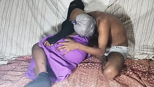 Hintli köylü romantik çift sert seks yapıyor