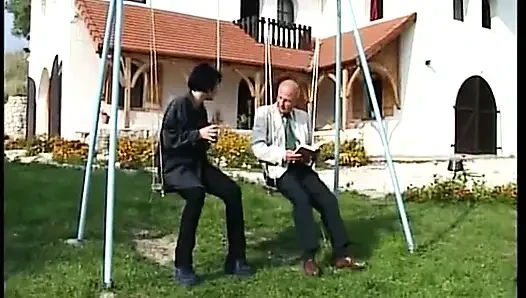 Deutsche damen sind hier, um zwei typen in der outdoor-session zu befriedigen