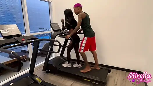 Saya gadis silikon kurus dari Smart Fit