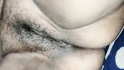Meri Randi biwi lund maang rahi hai