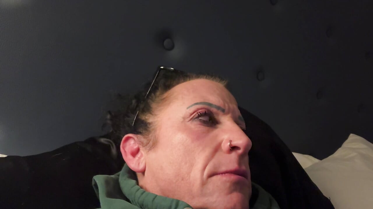 Kandys kýchání před spaním