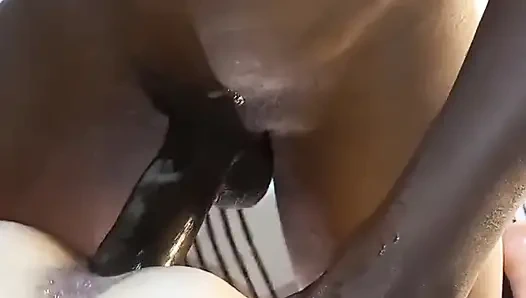 Memek sempit istri kulit putih ini dientot habis-habisan sama kontol besar pria kulit hitam sampai meringis keenakan bagian 2