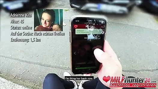 Adrienne Kiss orta yaşlı seksi kadın avcısı tarafından sürtük yerine konur!