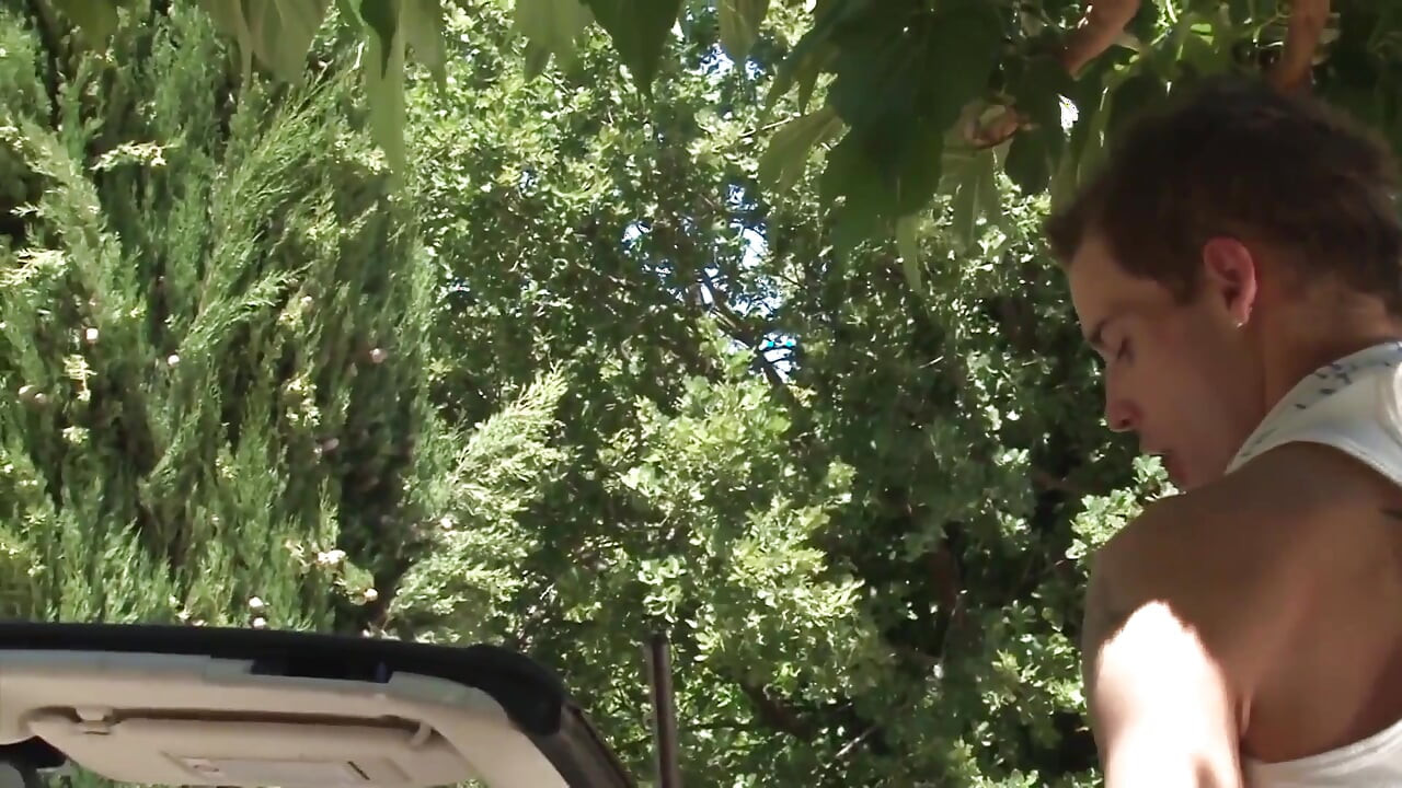 Exclusive video Bareback: Hot anal fuck in the luxury car of a sexy gay