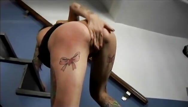 Bad girl with tats and leather skirt gets her pussy rammed in a garage
