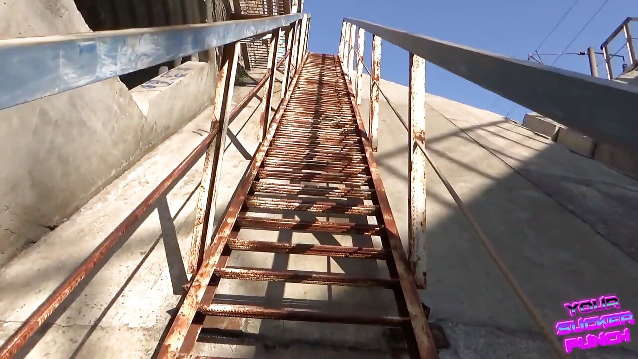 רצינו לצלם סרטון על מסילת הרכבת אבל תפסו אותנו רוכבי אופנועים:d (דיאלוגים ברוסית)