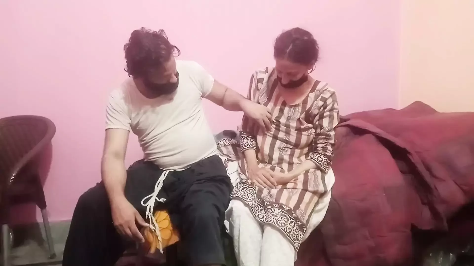 与继母在家里的设置如此热辣，非常漂亮的身体