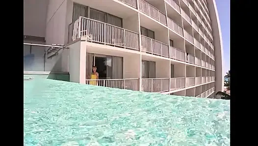 В нашем отеле Waikiki - говорит, сосет и трахается с горячей бабулей