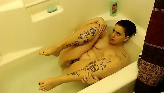 Bad nackt, nass, sprudeln, tief bassiges furzen