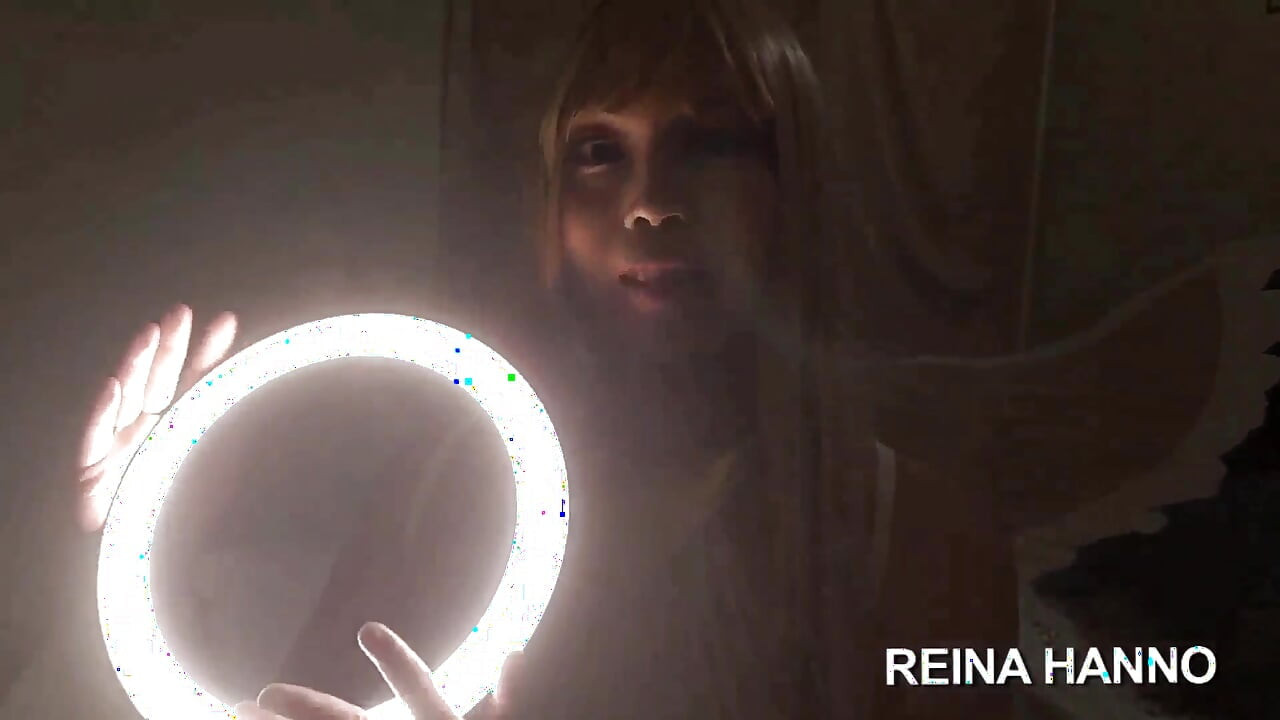 Angel Reina Hanno zasljepljuje aureolom i božanskom kremom