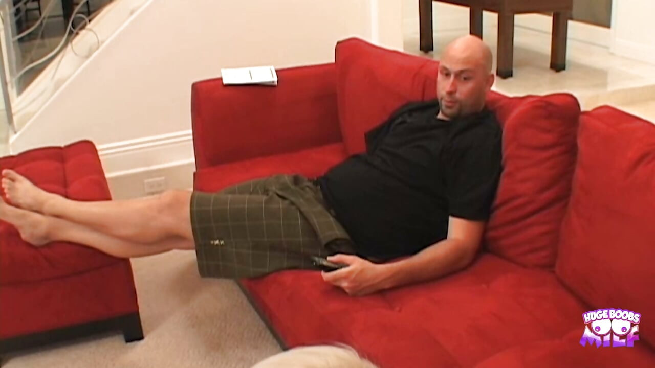 She Went Shopping and Came Home with a Friend to Fuck Her Hubbys Big Dick.