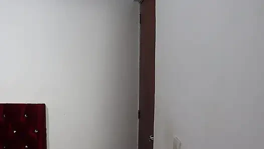 I walk into my stepsister's room, she seduces me and shows me her beautiful pussy: real amateur sex