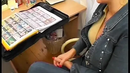 Sarışın orta yaşlı seksi sürtük yarağa biniyor