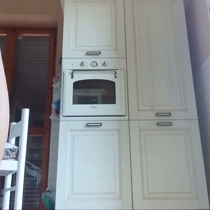 Połykam mleko wydobywające się z mojej dupy