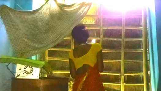 Une bhabhiji du village a sorti l’eau de son mari dans ses livres