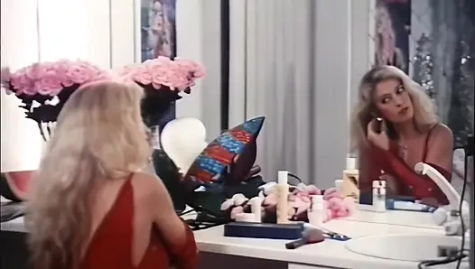 Moana Pozzi iki büyük penisi sever