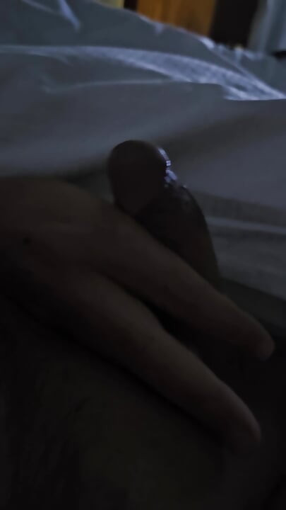 Freche milf gibt handjob