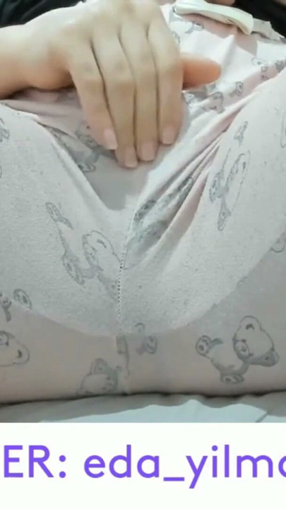 MASTURBAÇÃO NO PIJAMA - MILF TURCA - PORNÔ TURCO | Clipe 3