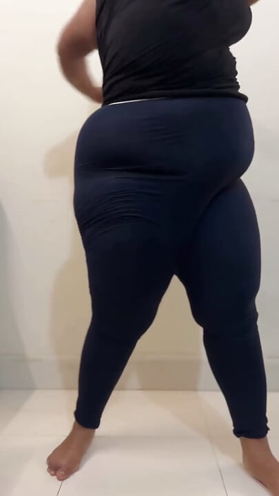 Sfw Vlog: Rabuda grandona peituda muçulmana menina Anippe mostra seu roteamento matinal!
