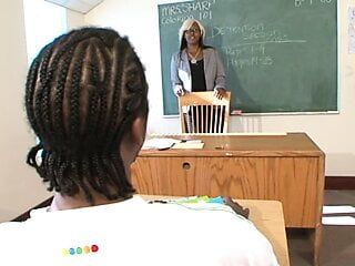 Sexy profesora negra follada duro