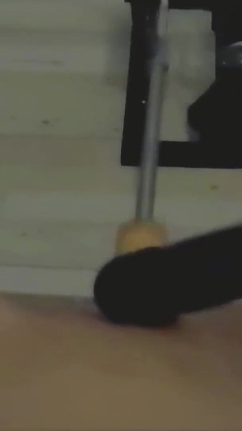 Kultni trenutak iz "Poslušne mlade studentice jebe jebena mašina i onda šprica po cijelom podu. u"