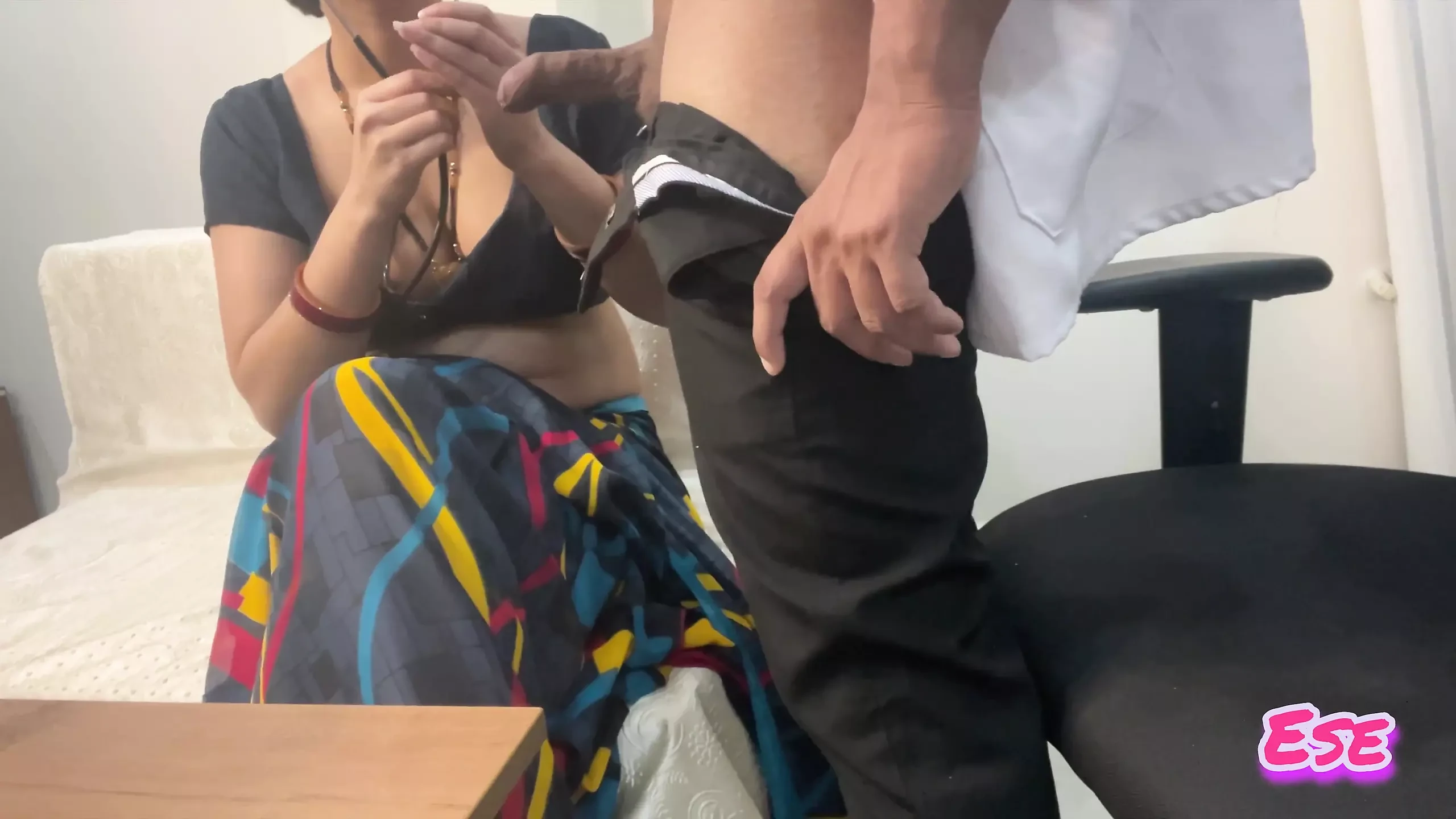 Doctorul își fute pacientul în clinica lui