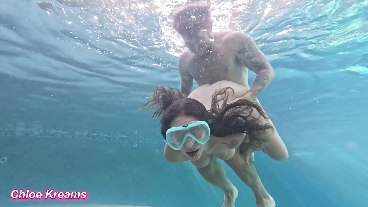 Debaixo D'água Chupar E Foder! Sendo Usada Na Piscina Por Pau Grande - Chloe Kreams, Steve Rickz