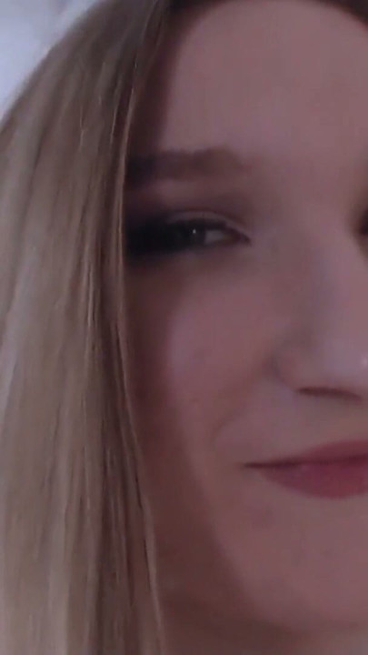 Sina bekommt beim Porno Casting den Arsch gestopft | Clip 1