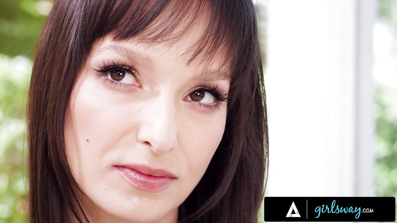 GIRLSWAY - MILF Lexi Luna käsiraudat ja opettaa dominoivia vaimoja Aften Opal & Tommy King kuinka alistua