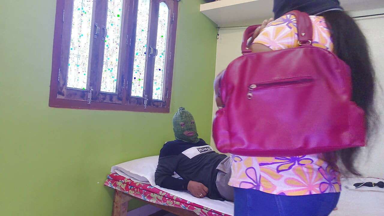 남친과 섹스하기 위해 개인실에 오는 발정난 인도 여대공