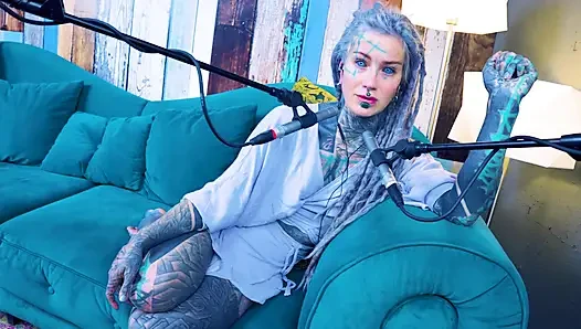 S hakkında konuşuyorum - utanç - asmr podcast sfw konuşuyor gotik sıska kız dreadlocks dövmeli model dövmeli kız