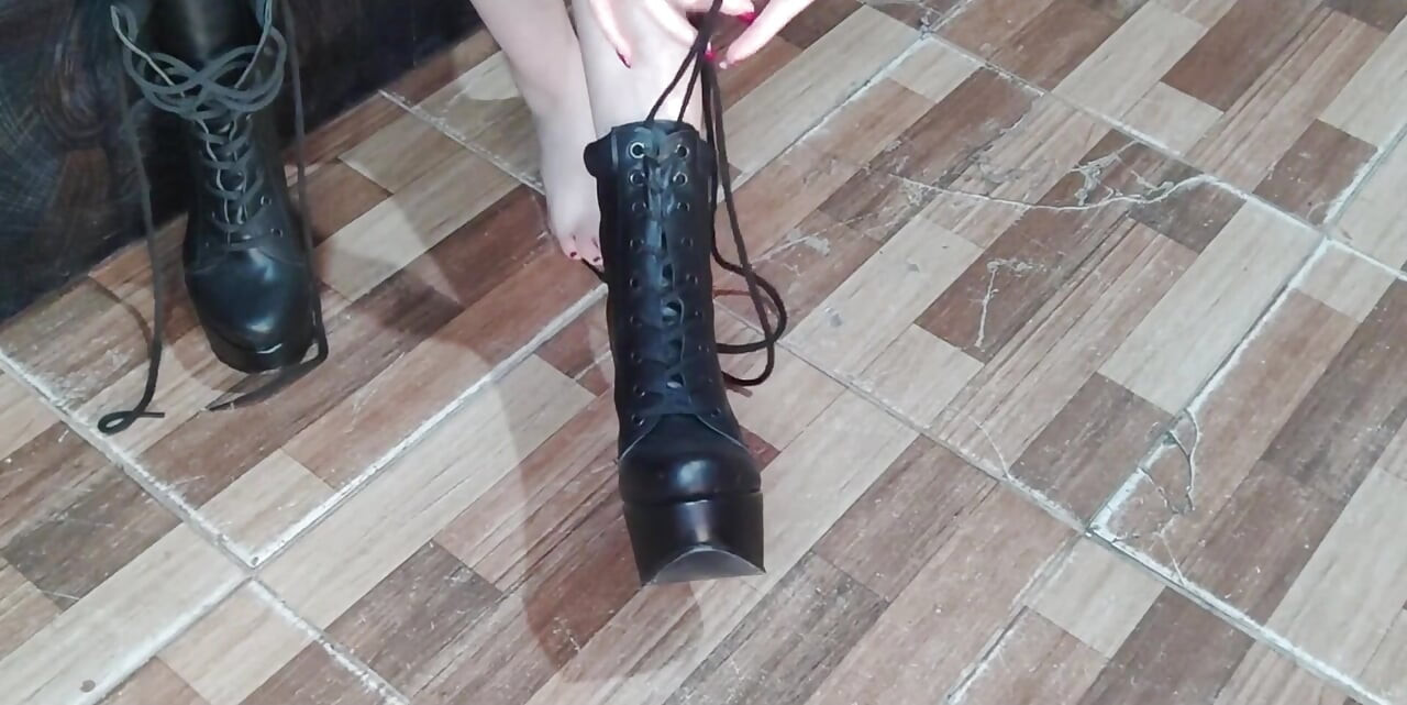 Heels Worship