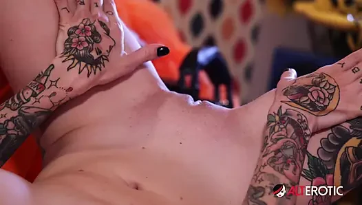 Blonde sex pot Kitt Jones plays with herself