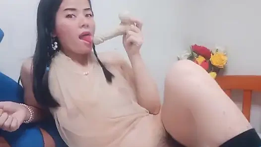 Cant belive toket kecilnya sempurna untuk dilihat