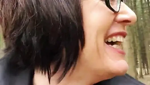 Julie pulls naked on the side of the road and splashes