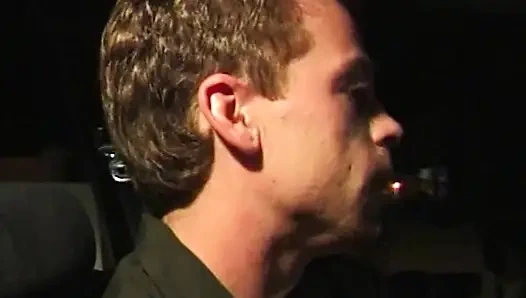 Versaute Taxifahrt: Heiße Blondine im Auto und auf dem Sofa