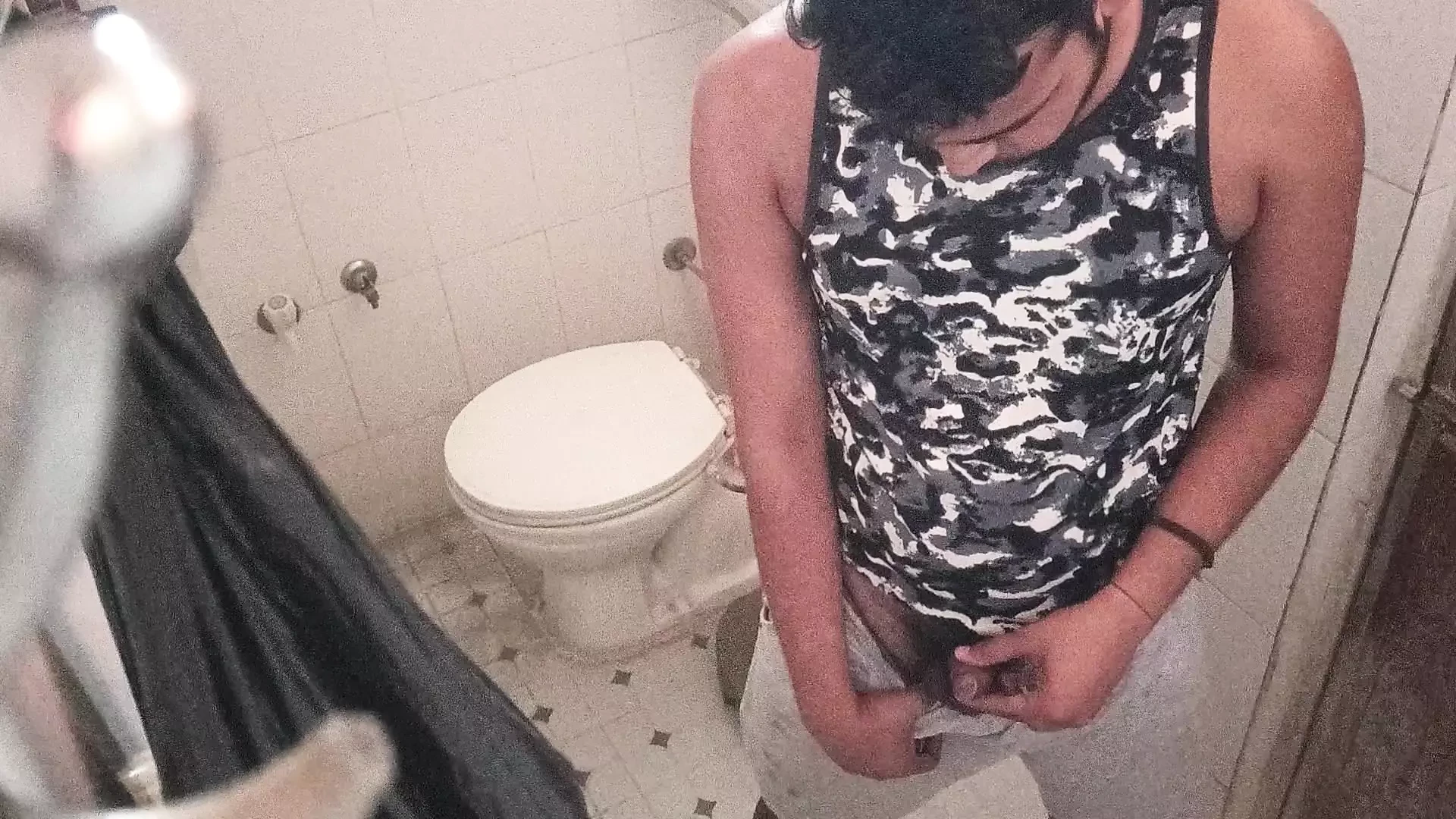 Cairan keputihan datang dan kencing di toilet sampai dalam banget