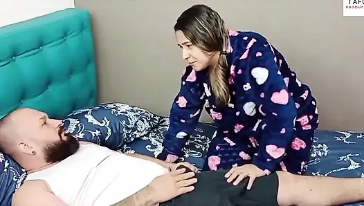 Azgın lezbiyenler amcıklarını yalıyor ve sikiyor