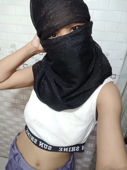 Gadis india dengan memek sempit dientot habis-habisan sama kontol besar pria kulit hitam sampai muncrat berkali-kali