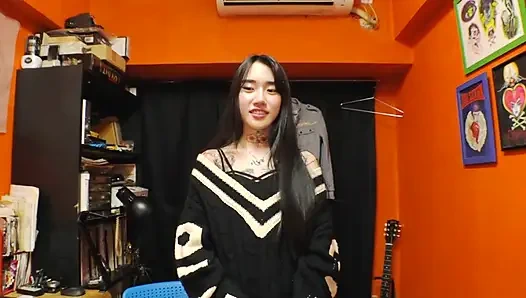 Жажду дикого момента с крутой, татуированной красоткой, которую я только что встретил