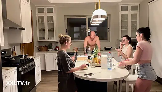 Büyük memeli Fransız bebekle ateşli seks