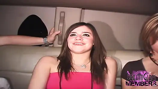 Cewek hot ini lagi asik liburan musim semi